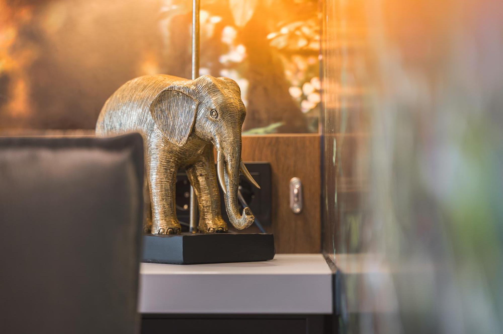 Jungle No5 Boutique Hotel - Stuttgart City-Center Exteriör bild