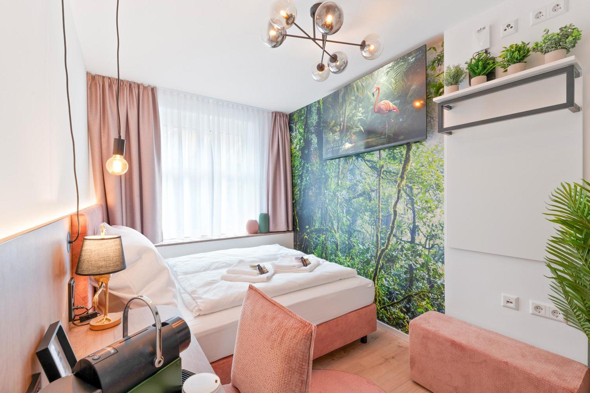 Jungle No5 Boutique Hotel - Stuttgart City-Center Exteriör bild