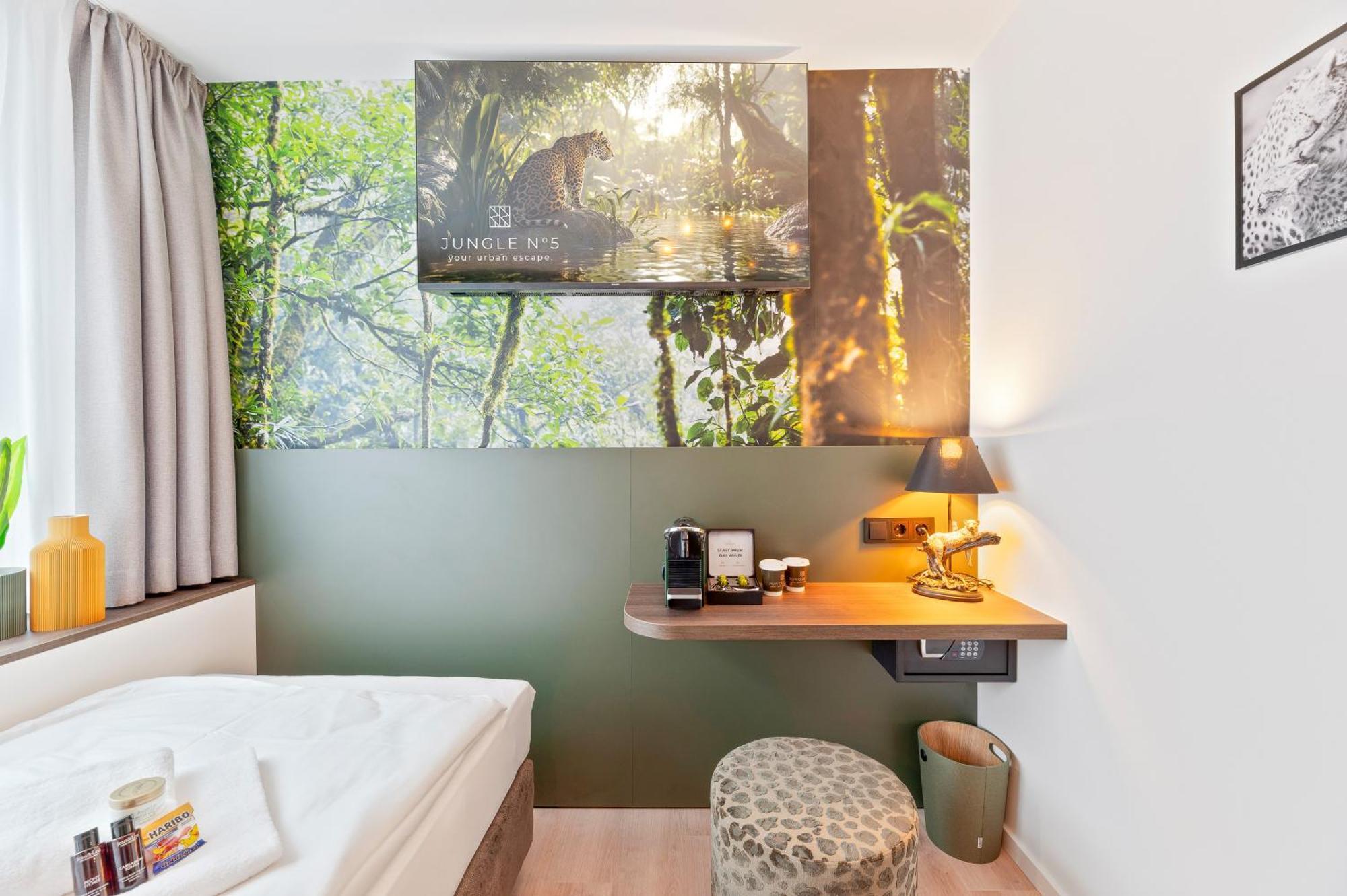 Jungle No5 Boutique Hotel - Stuttgart City-Center Exteriör bild