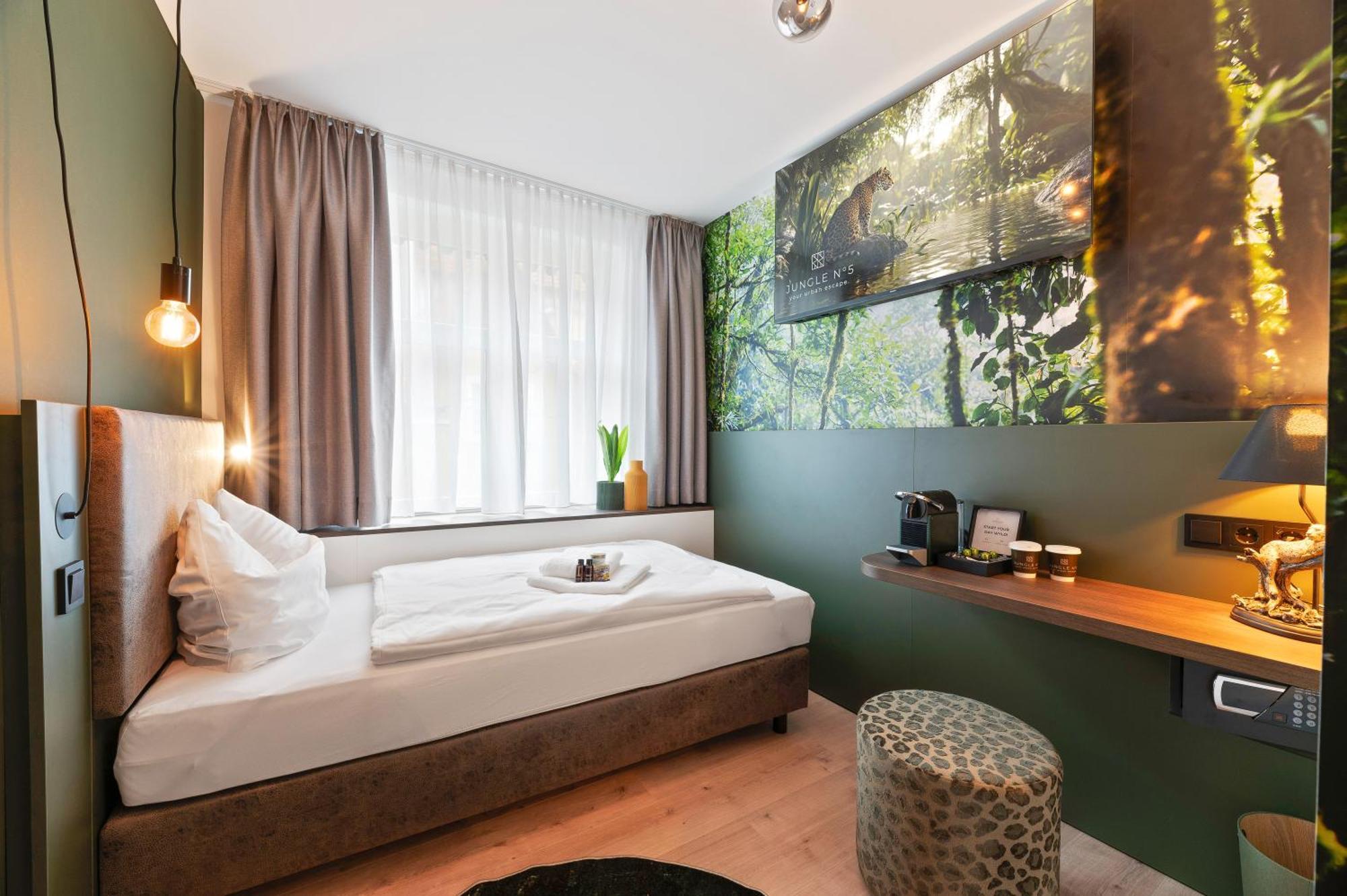 Jungle No5 Boutique Hotel - Stuttgart City-Center Exteriör bild